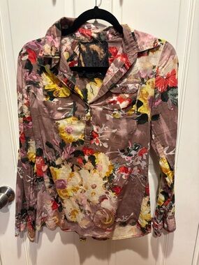 Very feminine and flattering blouse.